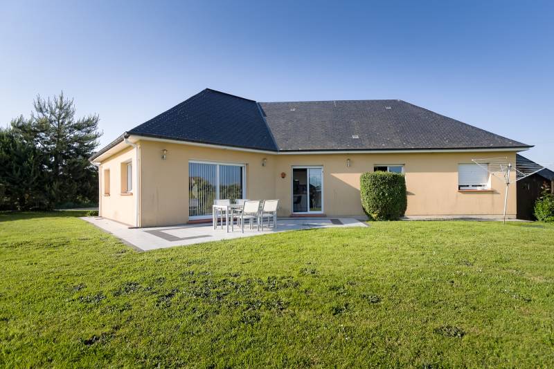 Maison de PLAIN-PIED TOTAL édifiée sur belle parcelle de terrain 1000m² entre LILLEBONNE et ST-ROMAIN