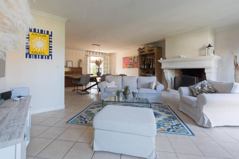 VENDU ! En EXCLUSIVITÉ, Maison BEAU VOLUME offrant vie de PLAIN-PIED située au CALME proche LILLEBONNE (76170)