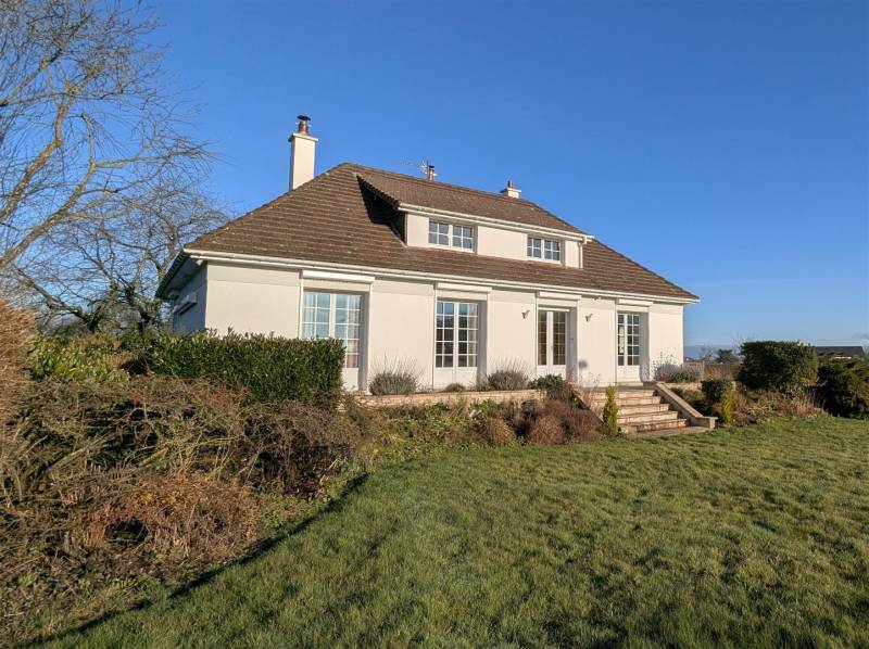 BELLE Maison NON-MITOYENNE offrant vie de PLAIN-PIED située entre SAINT-ROMAIN DE COLBOSC (76430) et CRIQUETOT L'ESNEVAL (76280)