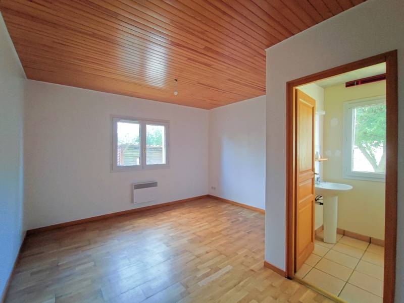 Grande Maison BEAU VOLUME 180m²  NON-MITOYENNE située à proximité de SAINT-ROMAIN DE COLBOSC (76430)