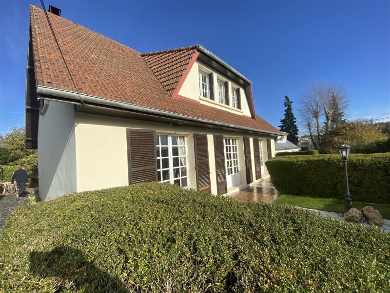 Maison NON-MITOYENNE offrant vie de PLAIN-PIED très bien située dans le Centre-Bourg de FONTAINE-LA-MALLET (76290)