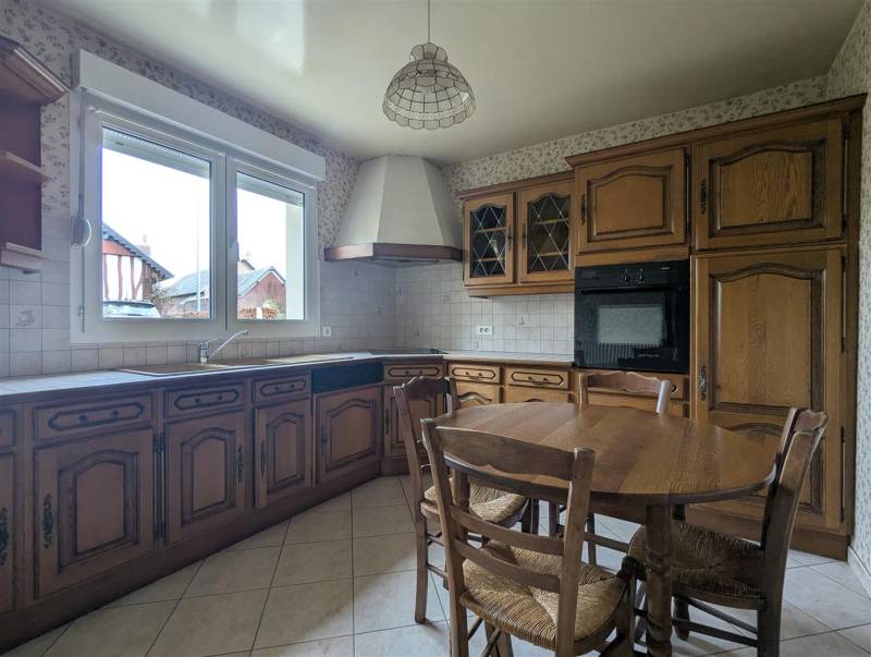 SOUS-COMPROMIS ! Jolie Maison de CHARME offrant vie de PLAIN-PIED très bien située à proximité de SAINT-ROMAIN DE COLBOSC (76430)