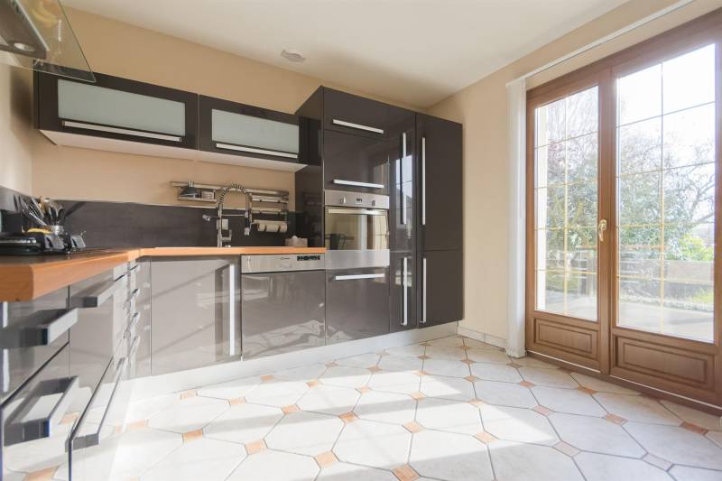 SOUS-COMPROMIS ! En EXCLUSIVITÉ, Maison NON-MITOYENNE en TRÈS BON ÉTAT située à proximité de SAINT-ROMAIN DE COLBOSC (76430)
