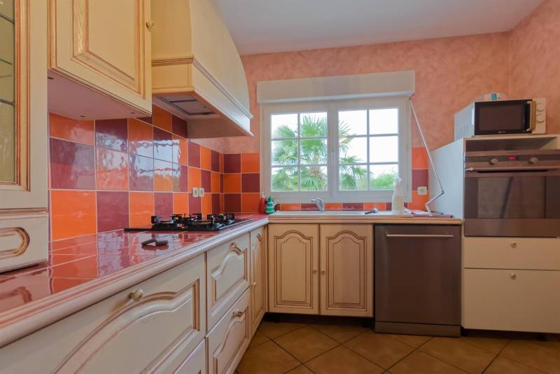 SOUS-COMPROMIS ! Maison NON-MITOYENNE offrant vie de PLAIN-PIED située à 5min de SAINT-ROMAIN DE COLBOSC (76430)