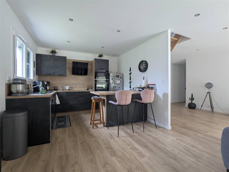 En EXCLUSIVITÉ, Maison RÉCENTE 2021 offrant vie de PLAIN-PIED située à proximité de GONFREVILLE L'ORCHER (76700)