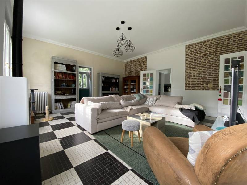 En EXCLUSIVITÉ, Maison NON-MITOYENNE idéalement située en plein CENTRE de MONTIVILLIERS (76290)