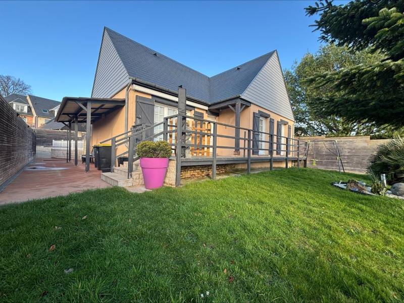 En EXCLUSIVITÉ, Maison NON-MITOYENNE en TRÈS BON ÉTAT idéalement située dans le CENTRE de MONTIVILLIERS (76290)