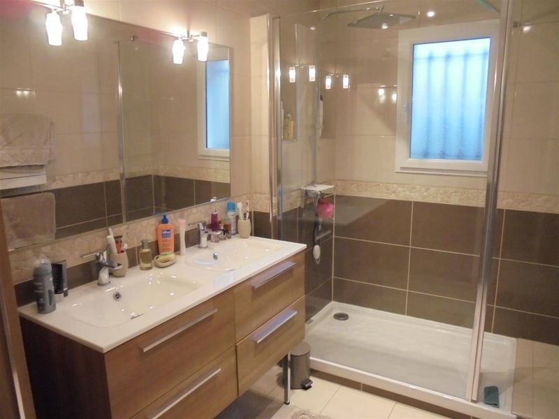 Pavillon 4 chambres avec garage en vente à Saint Sauveur d'Emalleville 76110
