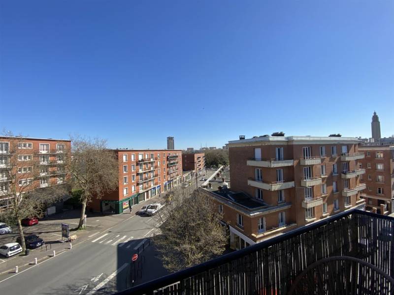 SOUS-COMPROMIS ! Appartement T4 avec BALCON offrant VUE DÉGAGÉE idéalement situé à 5min à PIED de LA PLAGE au HAVRE (76600)