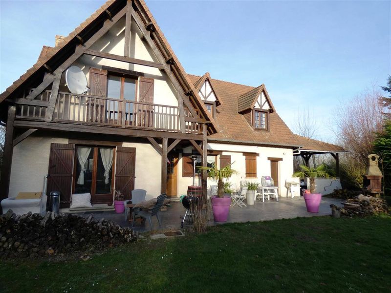 JOLI  TRADITIONNEL FAMILIAL sur SOUS-SOL COMPLET en vente à OCTEVILLE SUR MER 76930
