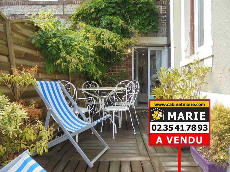 A vendre, magnifique MAISON DE PÊCHEUR T3 avec TERRASSE expo SUD située au coeur d'ETRETAT 76790