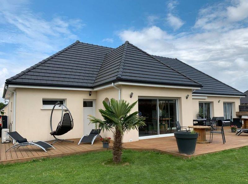 À vendre, PAVILLON CONTEMPORAIN T4 édifié en PLAIN-PIED sur 1100m² de TERRAIN situé à 2 KMS de GONNEVILLE LA MALLET 76280