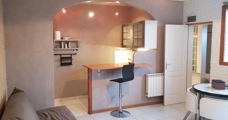 À vendre, PLAIN-PIED sur COUR expo OUEST situé proche PLACE SAINTE CÉCILE (76610)