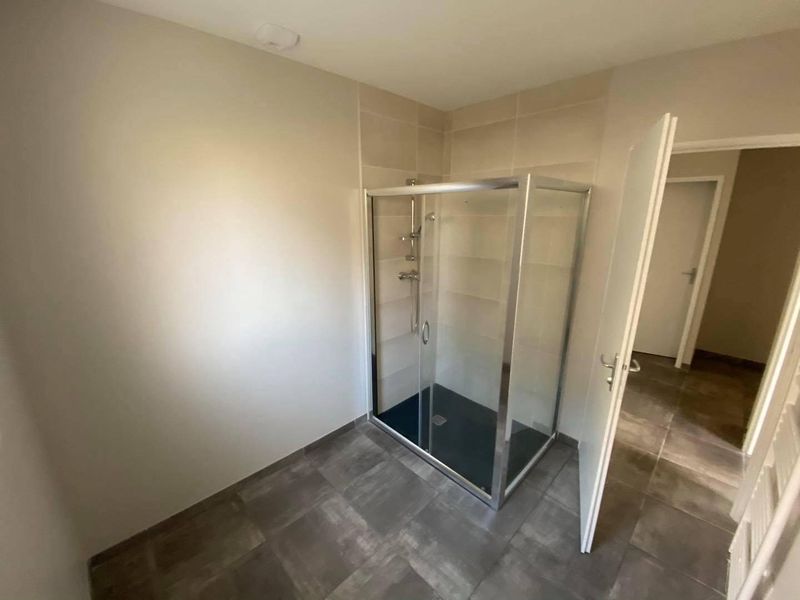 Vendu ! PLAIN-PIED TOTAL NEUF avec 3 CHAMBRES & GARAGE situé PLEIN COEUR de SAINT ROMAIN DE COLBOSC (76430)