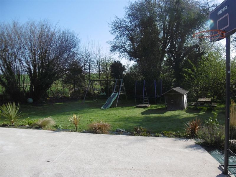 GRAND VOLUME FAMILIAL avec vie de PLAIN-PIED T5 Proche ST ROMAIN DE COLBOSC (76430)