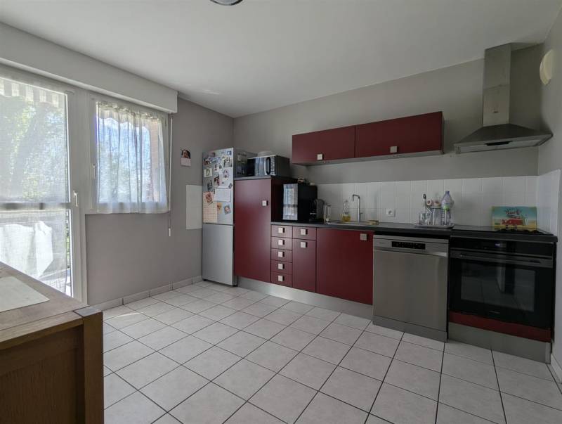 En EXCLUSIVITÉ, Appartement en TRÈS BON ÉTAT avec BALCON idéalement situé en PLEIN COEUR de SAINT-ROMAIN DE COLBOSC (76430)