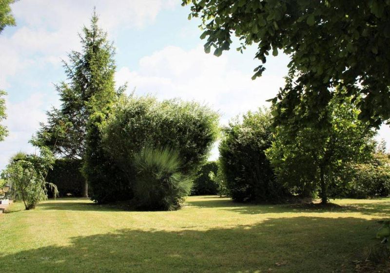À vendre, PLAIN-PIED T4 avec GRAND GARAGE et DÉPENDANCES situé proche SAINT ROMAIN DE COLBOSC 76430