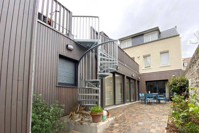 EN EXCLUSIVITÉ, À 2 pas de la PLAGE, Maison 4 CHAMBRES offrant vie de PLAIN-PIED avec COUR et GRANDE TERRASSE  au HAVRE (76600)