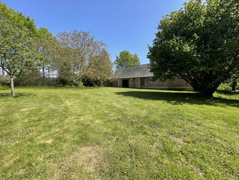 EN EXCLUSIVITÉ, Grange à réhabiliter sur BELLE PARCELLE DE TERRAIN arborée 2 000m² au centre-bourg de CRIQUETOT L'ESNEVAL (76280)