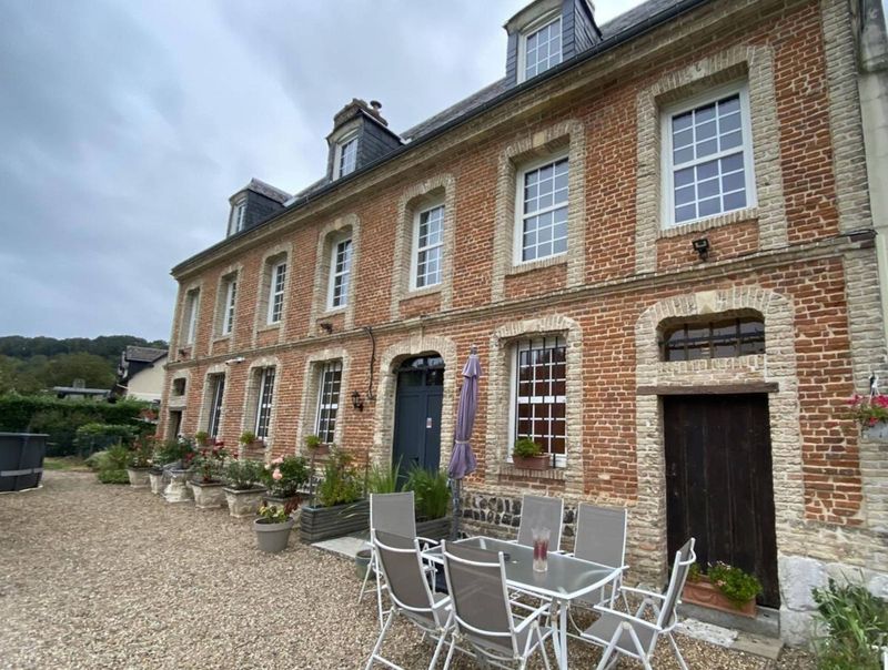 BÂTISSE DE CARACTÈRE beau volume avec vie de PLAIN-PIED sur belle parcelle de TERRAIN 1200m², MONTIVILLIERS