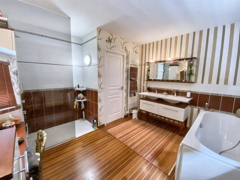 VENDU ! En EXCLUSIVITÉ, RARE à la vente ! BELLE Maison volume 150m² de PLAIN-PIED TOTAL très bien située en plein CENTRE d'OCTEVILLE SUR MER (76930)