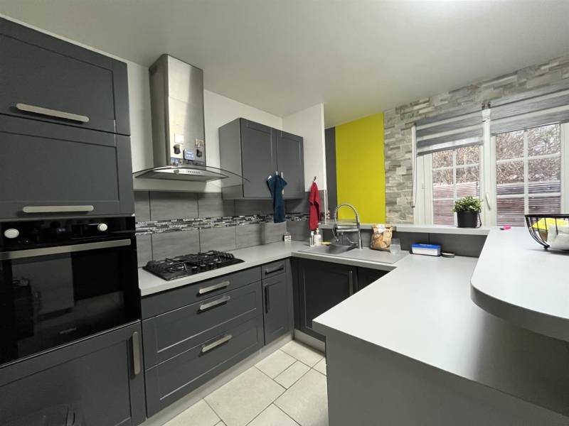 En EXCLUSIVITÉ, Maison NON-MITOYENNE en TRÈS BON ÉTAT idéalement située dans le CENTRE de MONTIVILLIERS (76290)