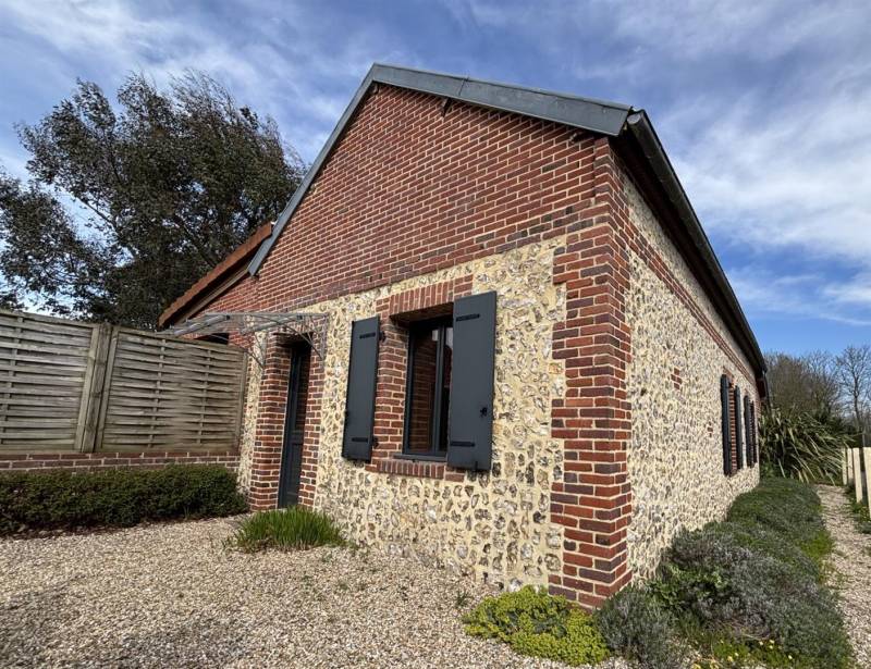 Pavillon NON-MITOYEN entièrement RÉNOVÉ idéalement situé au CALME à 5min d'ÉTRETAT (76790)