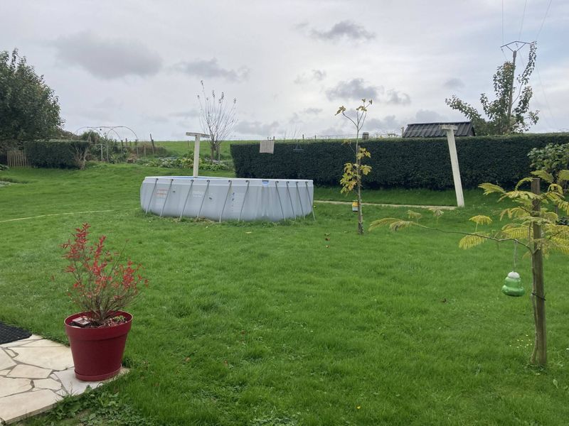VENDU ! Pavillon traditionnel offrant vie de PLAIN-PIED situé à proximité de CRIQUETOT L'ESNEVAL