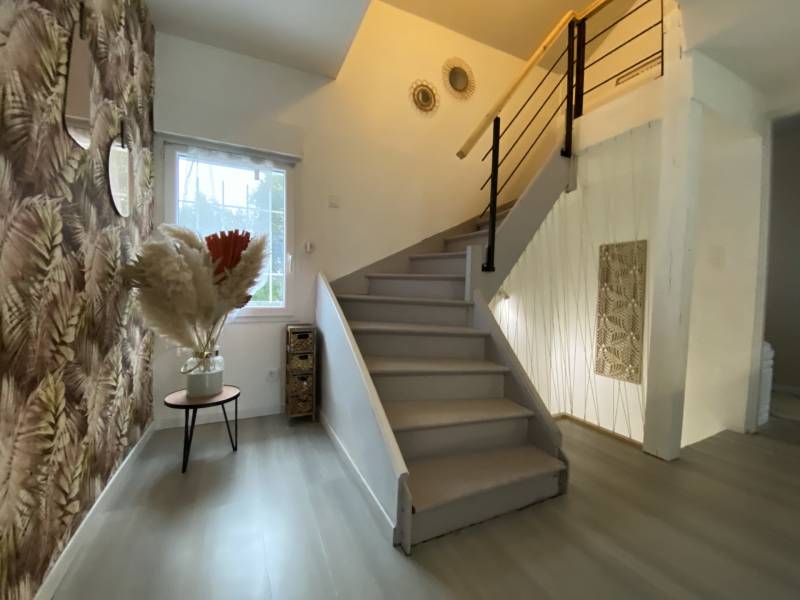 VENDU ! ENSEMBLE IMMOBILIER - BON ÉTAT  situé axe LE HAVRE - SAINT ROMAIN DE COLBOSC (76700)