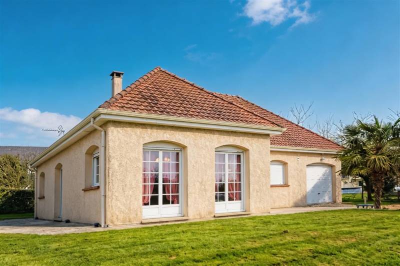 SOUS-COMPROMIS ! Maison NON-MITOYENNE offrant vie de PLAIN-PIED située à 5min de SAINT-ROMAIN DE COLBOSC (76430)