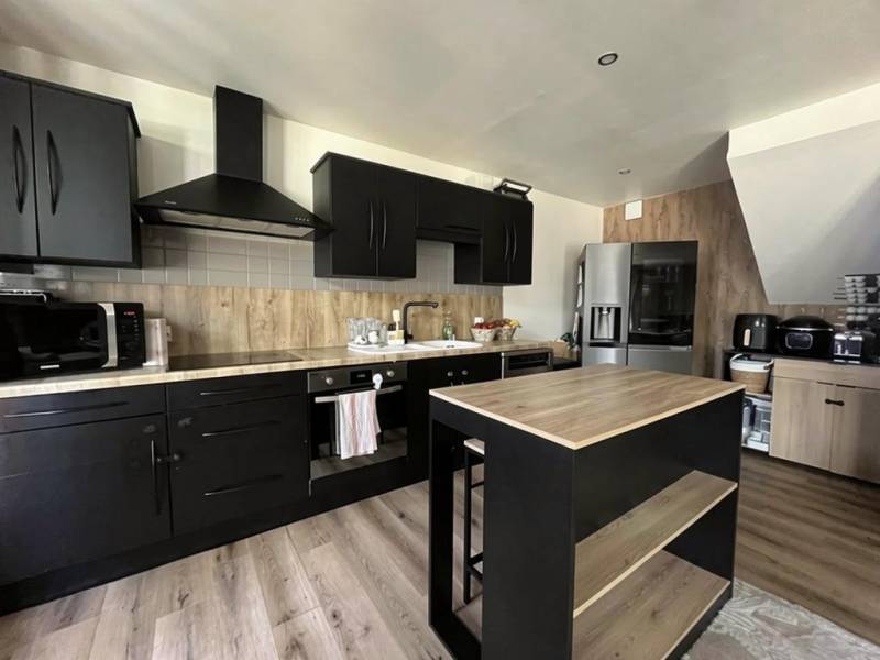 Maison BEAU VOLUME en BON ÉTAT située au CALME à TURRETOT (76280)