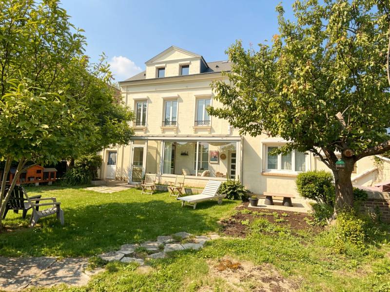 MAISON NON MITOYENNE + de 140m² hab. située au Cœur de SANVIC